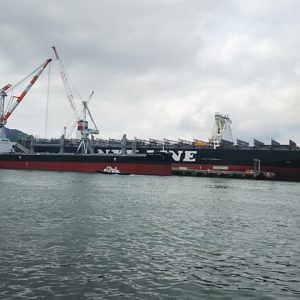 呉港停泊中の商船、建造中の商船