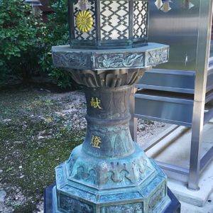 根香寺の灯籠