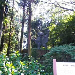 根香寺の牛鬼のブロンズ像