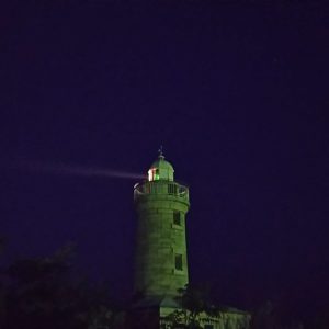 明かりの灯った男木島灯台