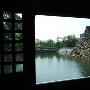 鞘橋から望む高松城跡の堀