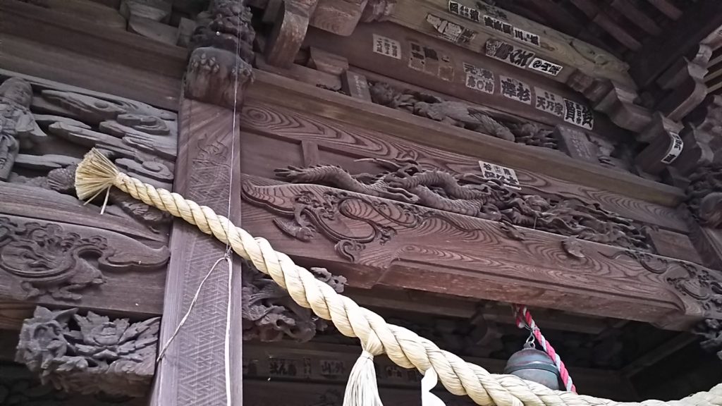 前玉神社拝殿の彫刻