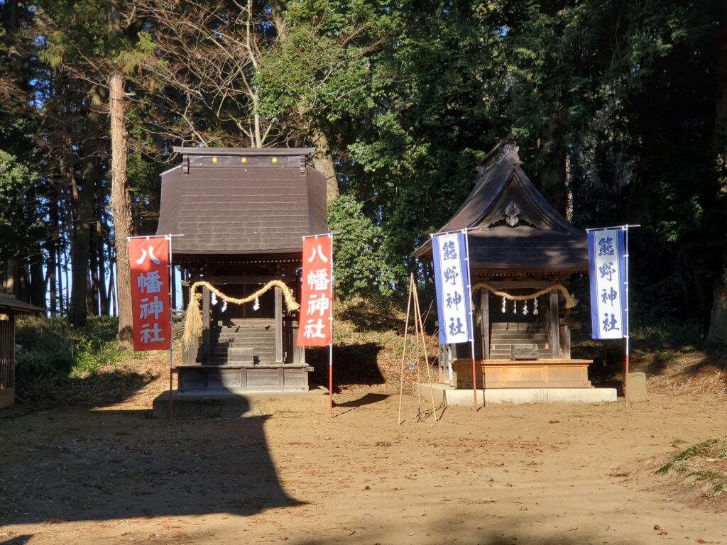 境内社・八幡神社と熊野神社