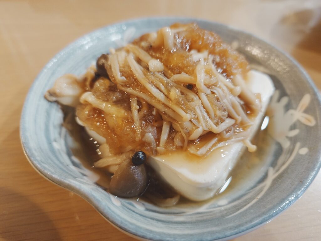 蒸し豆腐のキノコみぞれ餡かけ