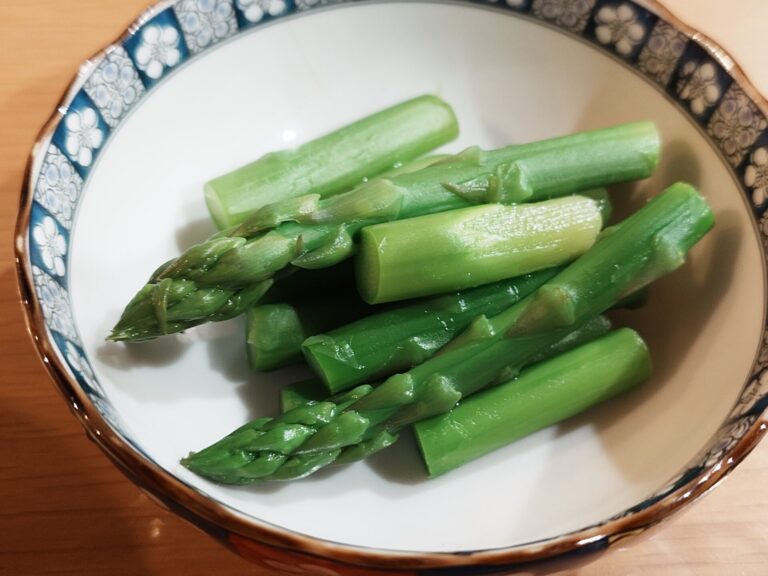 アスパラガスの塩茹で