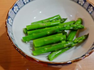 塩茹でアスパラガス