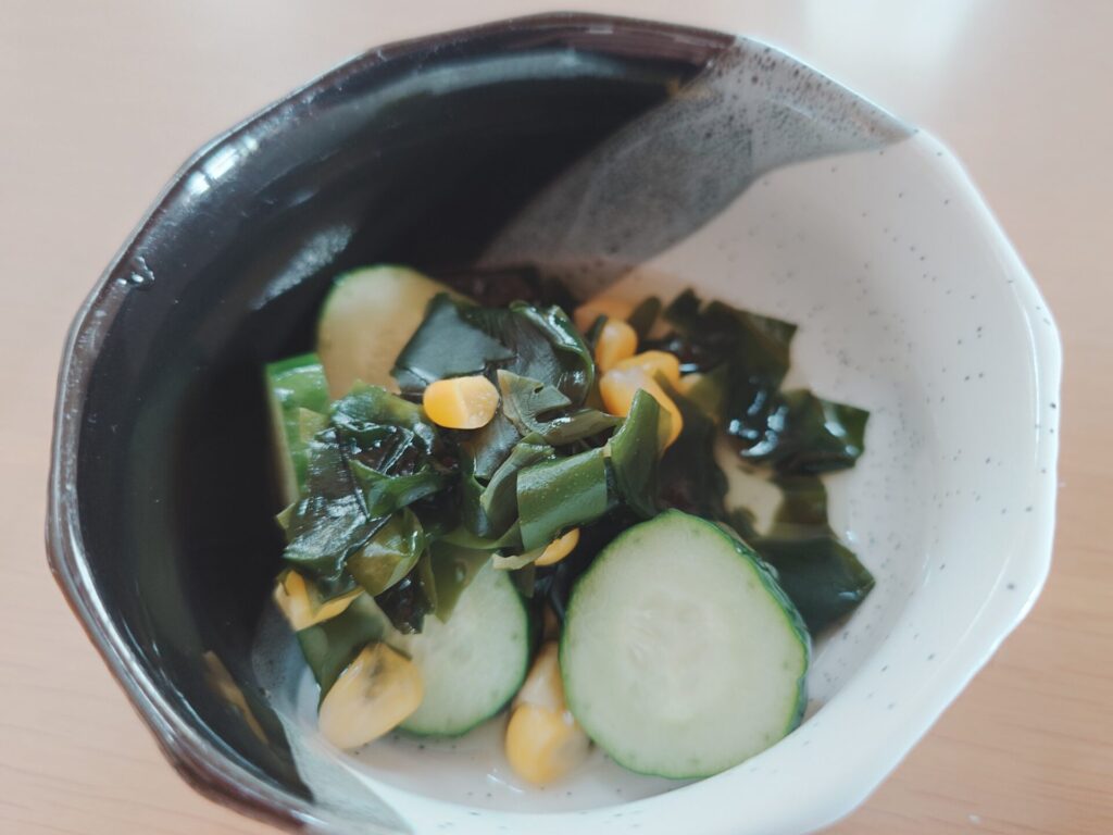 胡瓜とワカメとコーンの酢の物