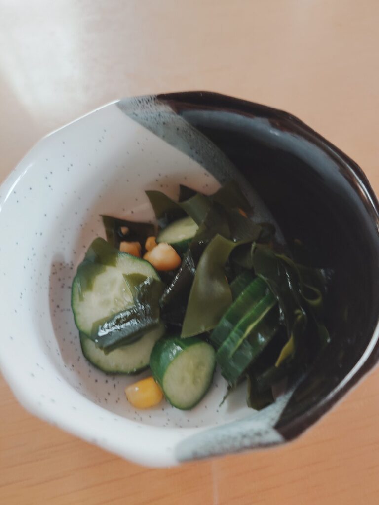 胡瓜とワカメとコーンの酢の物