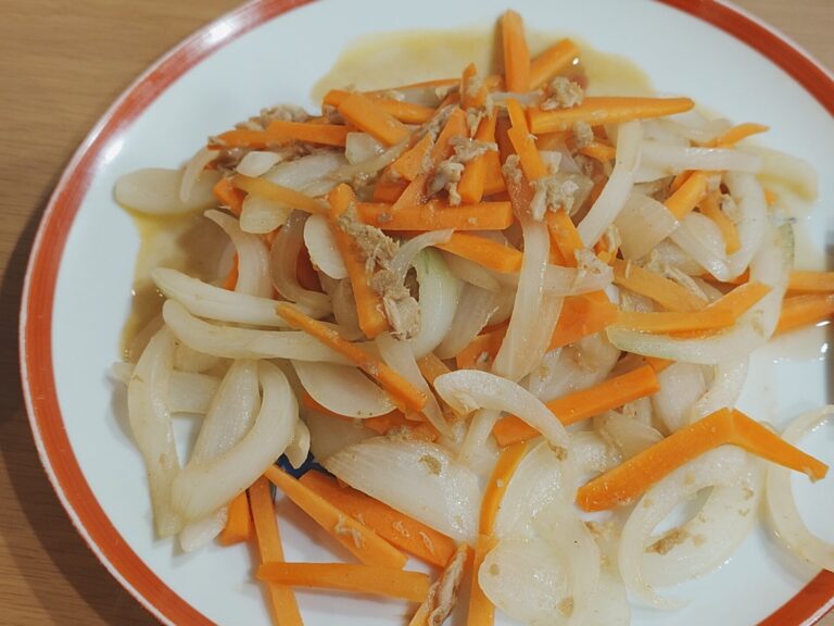 人参と玉葱とツナ缶のカレー炒め