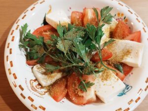 トマトと豆腐のカプレーゼ