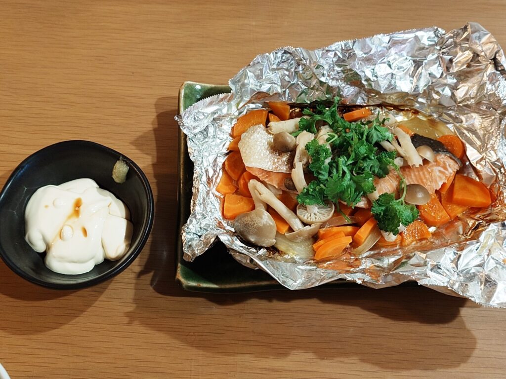 秋鮭とキノコのバターホイル焼き