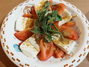 トマトと豆腐のカプレーゼ
