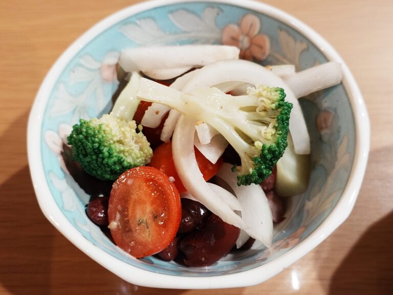 レッドキドニービーンズとトマトのサラダ