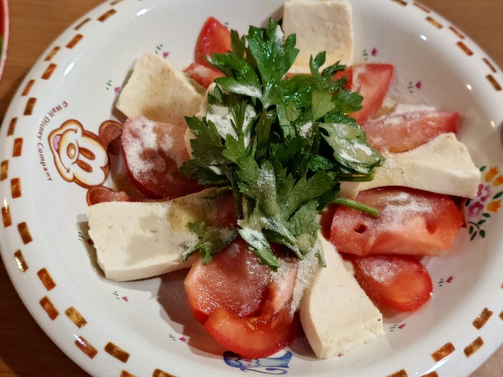 トマトと豆腐のカプレーゼ