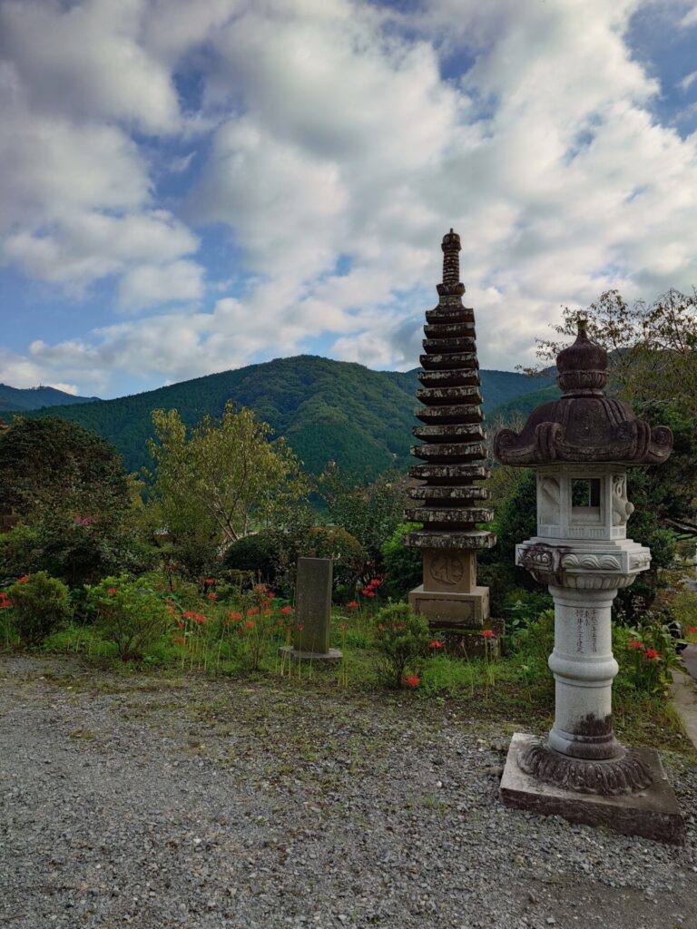瑠璃光山常楽寺 境内